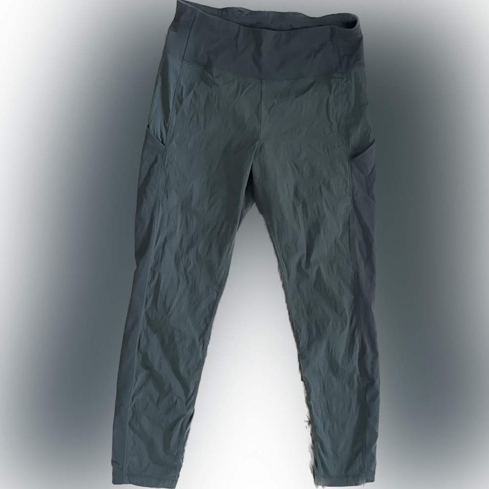 Athleta Trekkie Hybrid Crop Tight in Mountain Olive